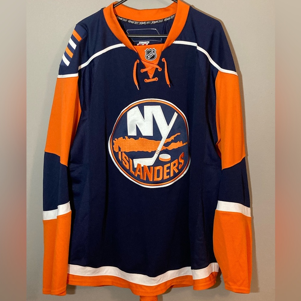 New York Islanders Hockey Jersey NHL Lace-Up Vneck CCM 56 Blank